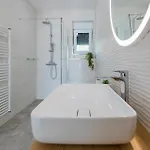 Дом отдыха Lovely Home In Donji Prolozac