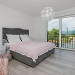 Lovely Home In Donji Prolozac