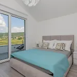 Lovely Home In Donji Prolozac *